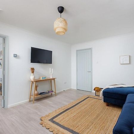 Luxury Penthouse 2 Bed Apartment Плимът Екстериор снимка
