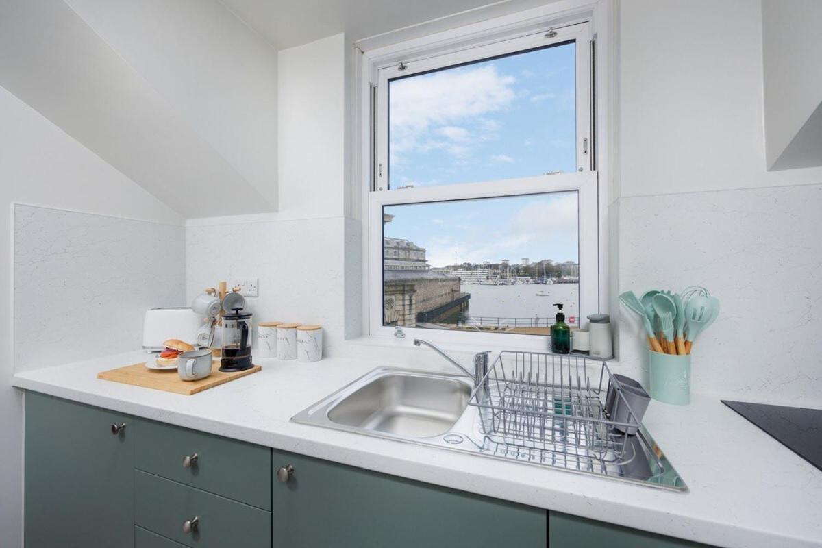 Luxury Penthouse 2 Bed Apartment Плимът Екстериор снимка